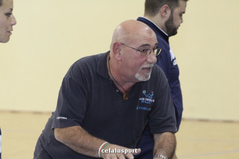 111030 volley 210_tn.jpg